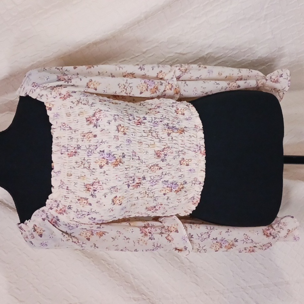 Wild Fable medium long sleeve floral crop top